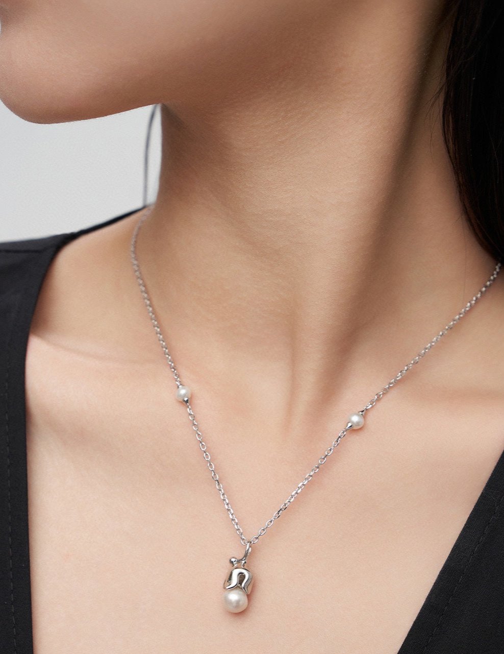 Elegant Pearl Drop Necklace