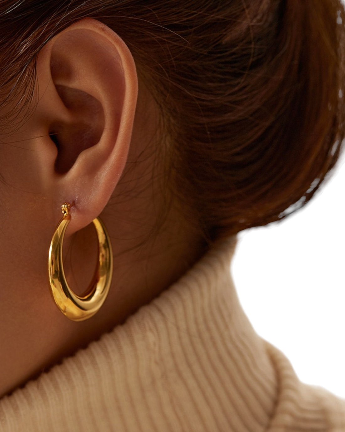 Everyday Elegance Hoop Earring