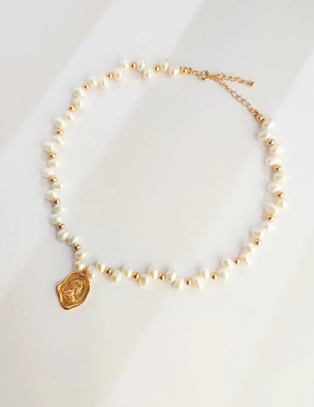 Crown Jewel Pearl Choker Amore Forma