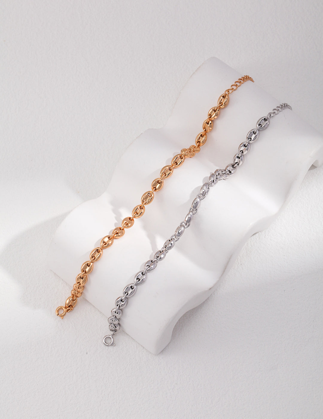 Sleek Minimalist Bracelet Amore Forma