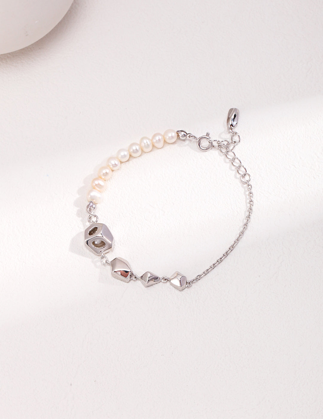 Modern Elegance Pearl and Silver Bracelet Amore Forma