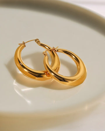 Everyday Elegance Hoop Earring