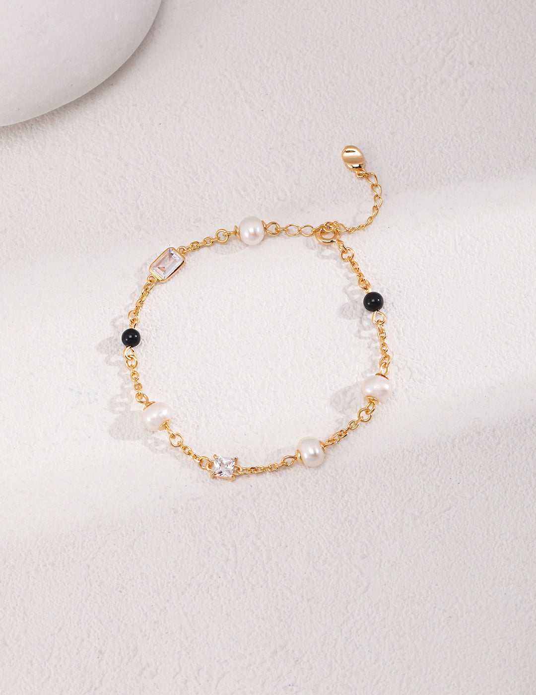 Elegance in Pearls and Gold Bracelet Amore Forma