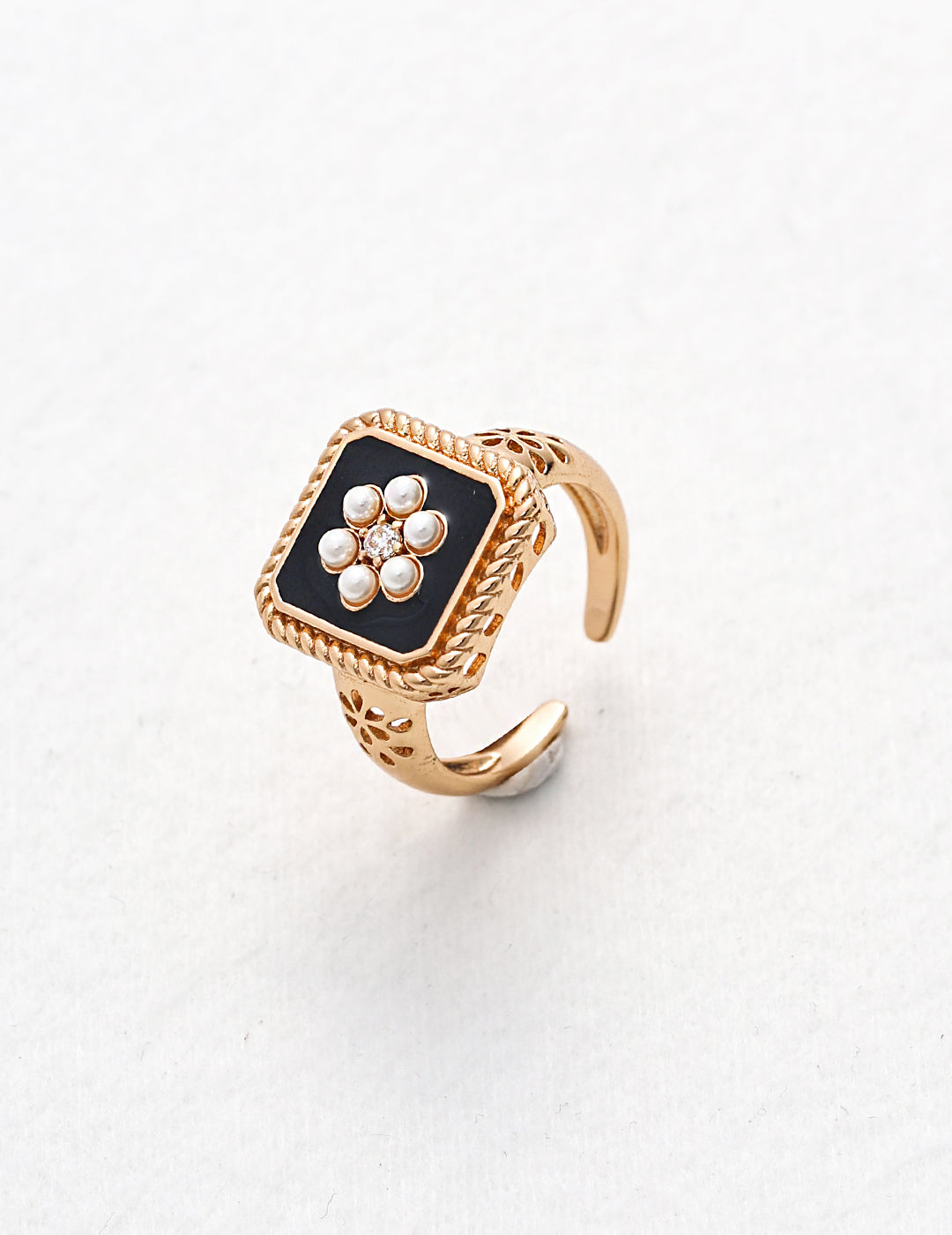 Anillo de perlas de elegancia vintage