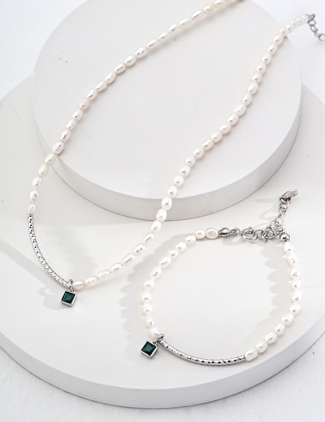 Pearl Gleam Necklace
