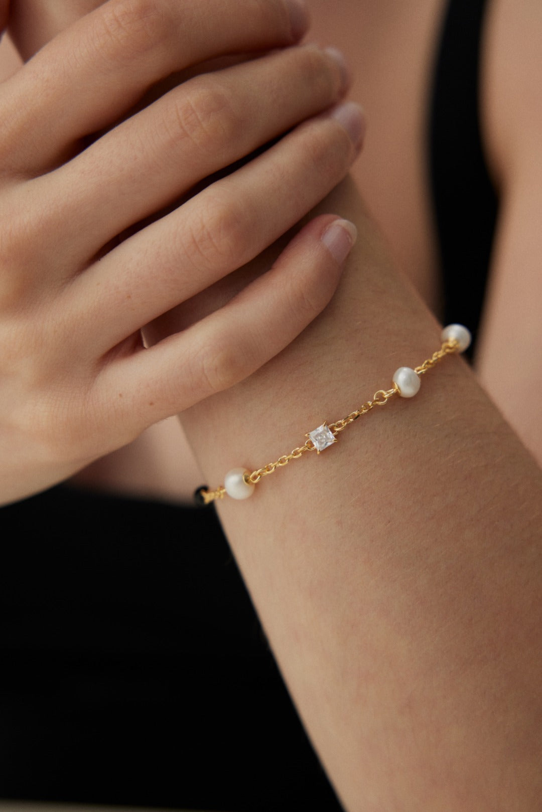 Elegance in Pearls and Gold Bracelet Amore Forma